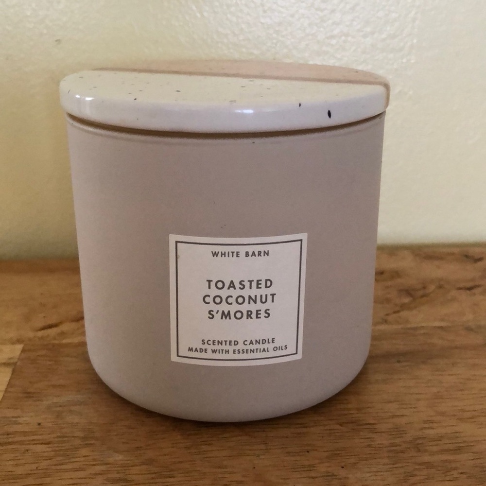 Bath & body works white barn 3 wick candle